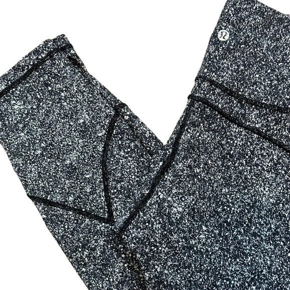 Lululemon In Movement Everlux 25" Tight in Starlight Black. Sz: 8 - Picture 6 of 12